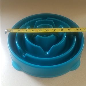 Slow feeder pet dish